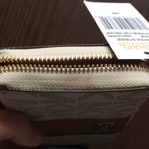 NWT MK ZIP WALLET - Picture 7 of 7